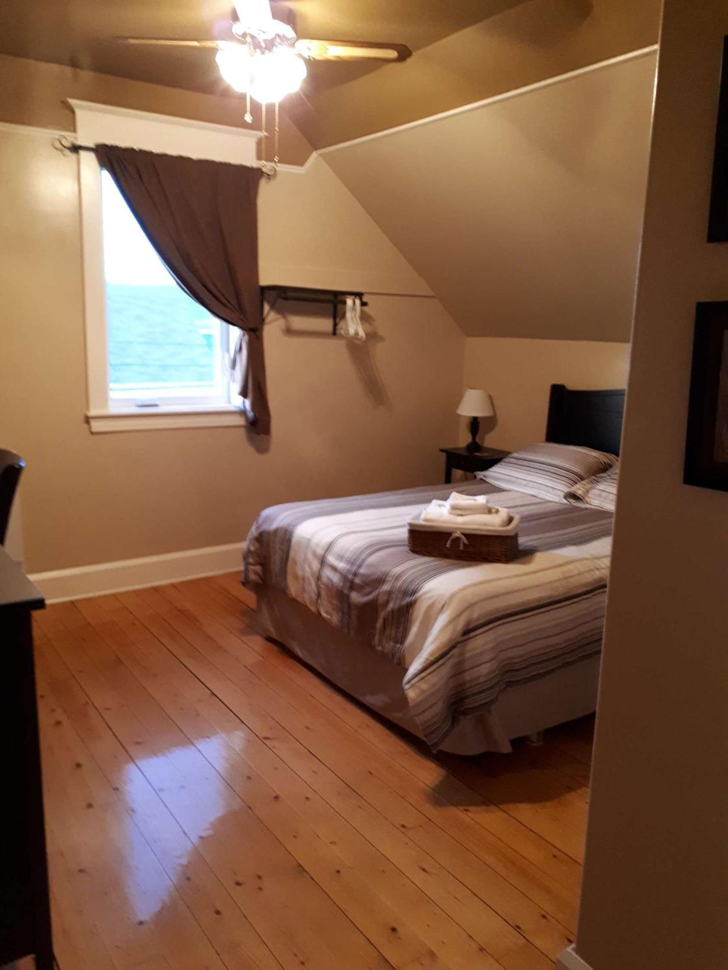 Dans Les Draps De Morphee Bed & Breakfast Campbellton Exterior foto