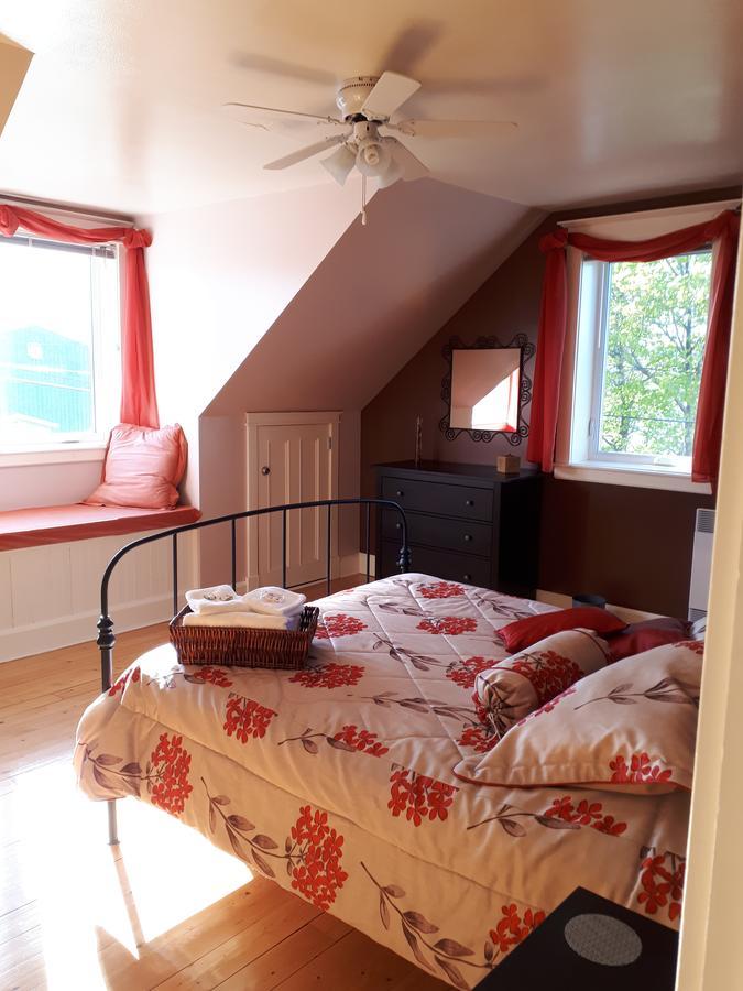 Dans Les Draps De Morphee Bed & Breakfast Campbellton Exterior foto
