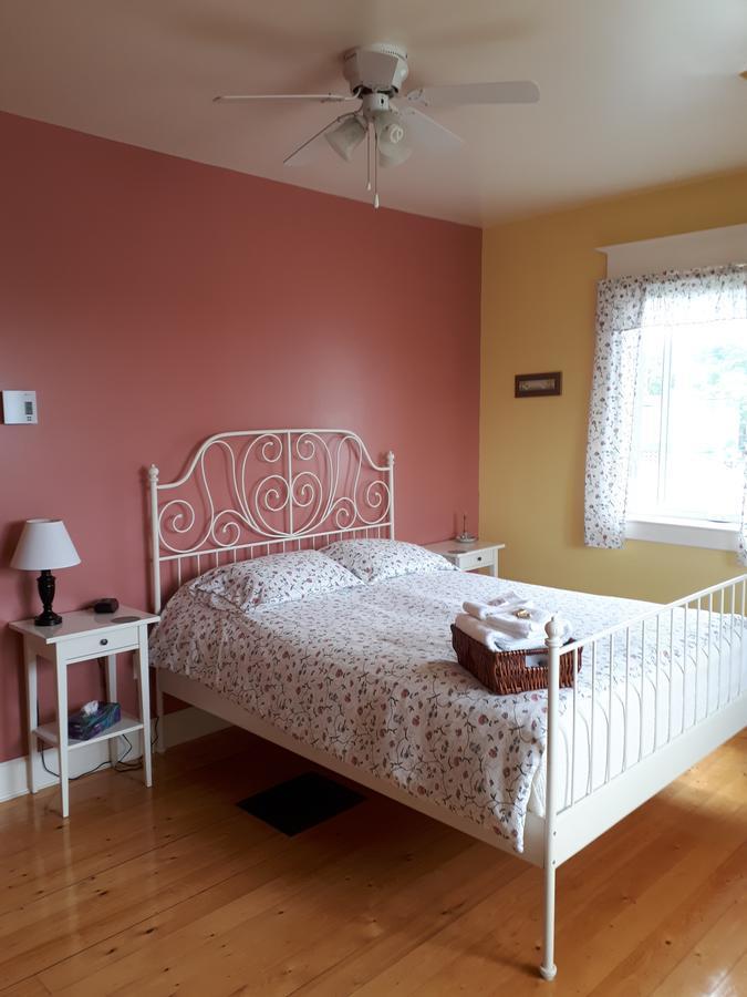 Dans Les Draps De Morphee Bed & Breakfast Campbellton Exterior foto